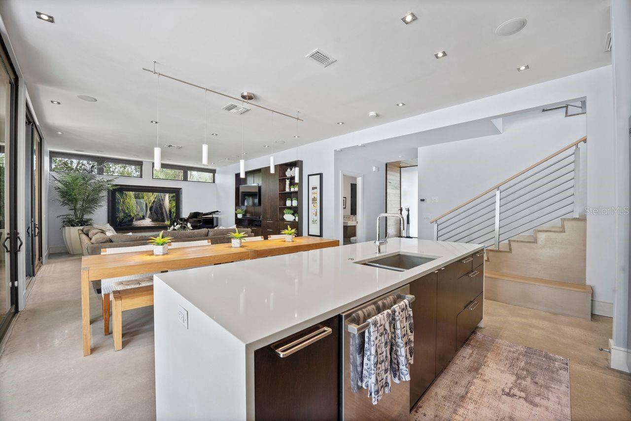 BEVERLY SHORES - Residential