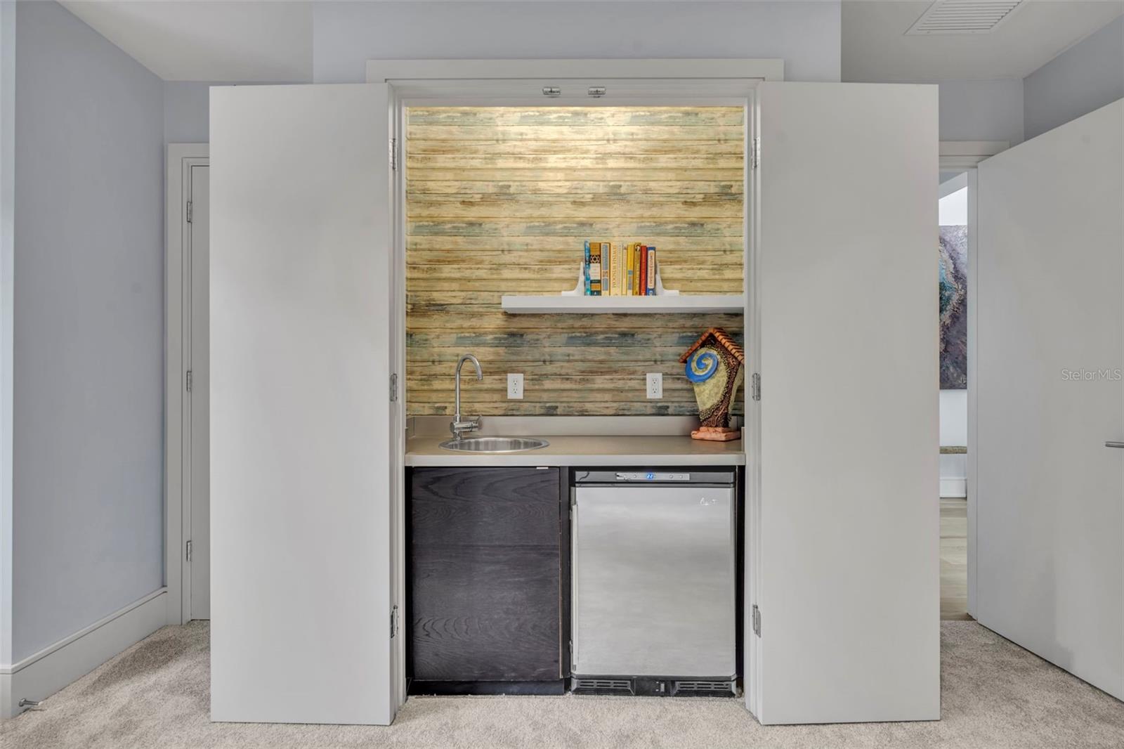 BEVERLY SHORES - Residential