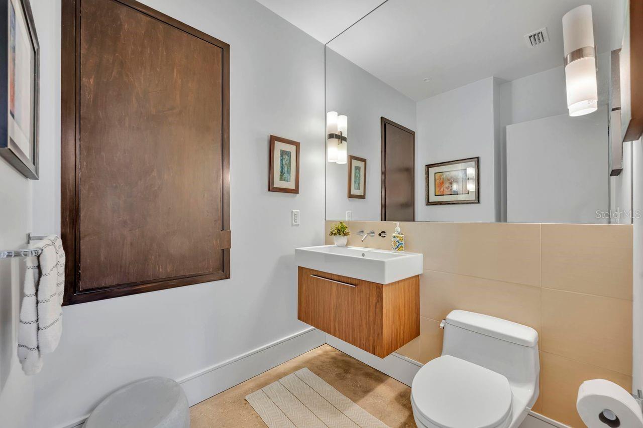 BEVERLY SHORES - Residential