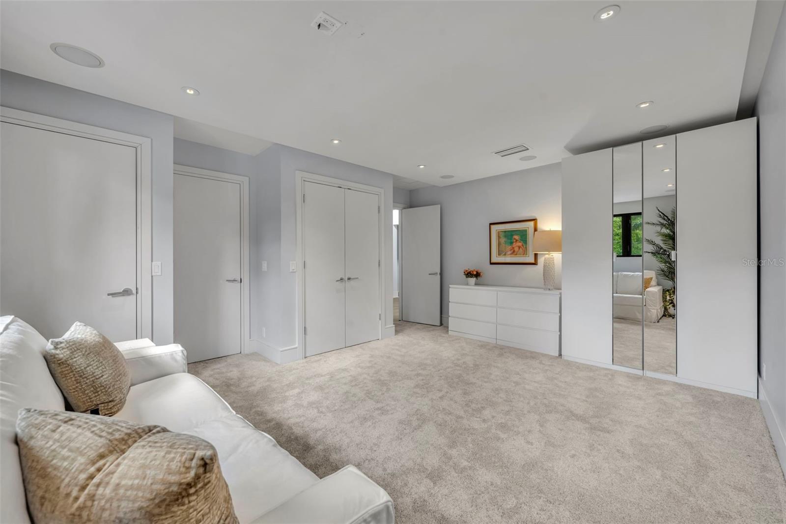 BEVERLY SHORES - Residential