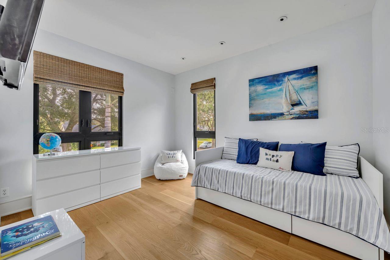 BEVERLY SHORES - Residential