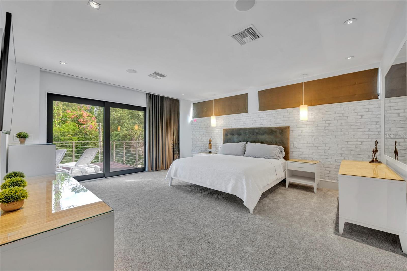 BEVERLY SHORES - Residential