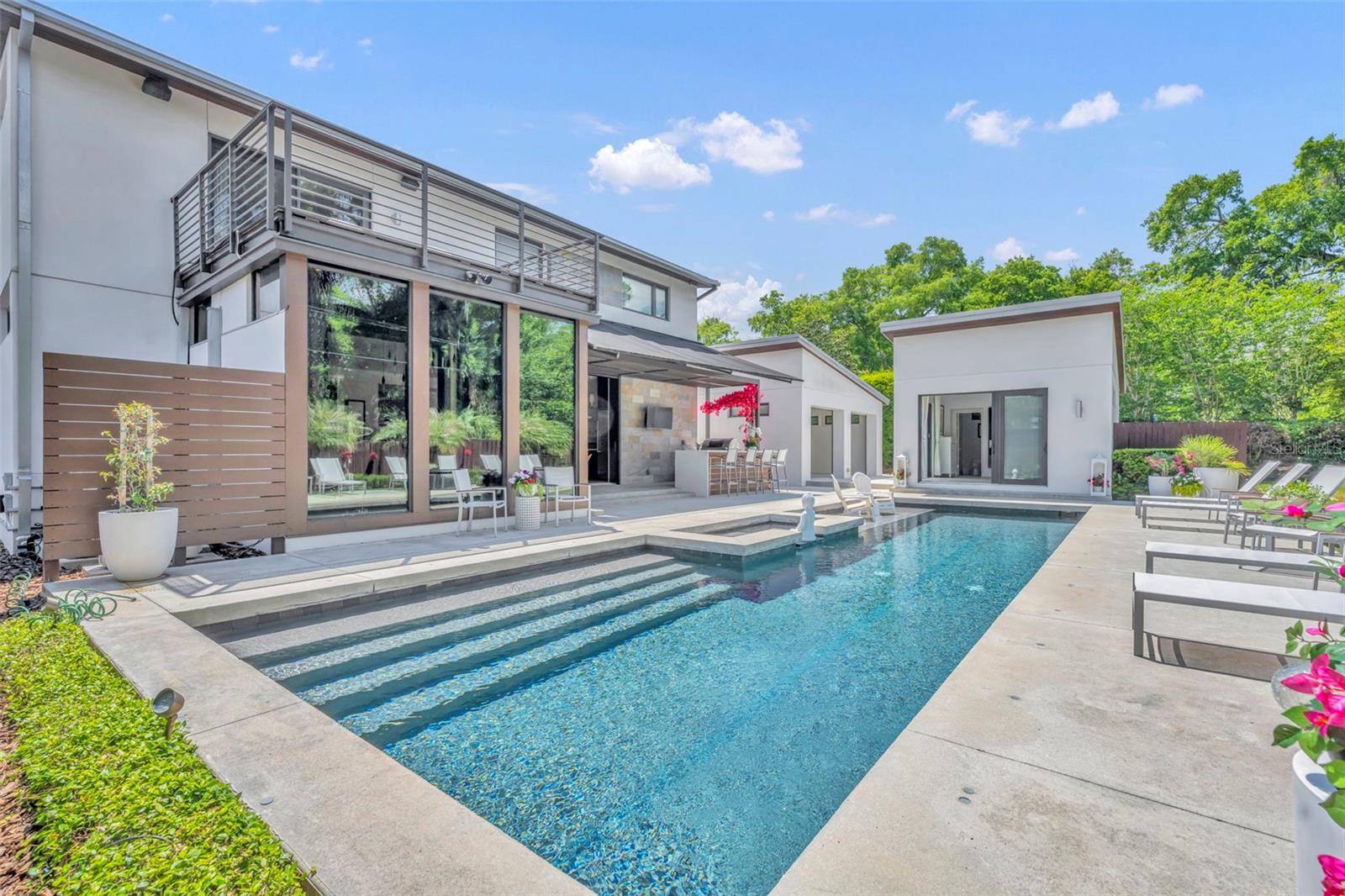BEVERLY SHORES - Residential
