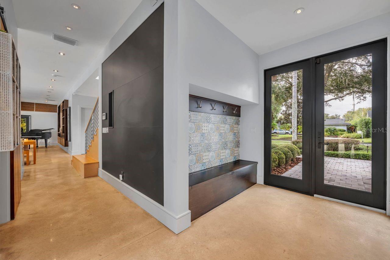 BEVERLY SHORES - Residential