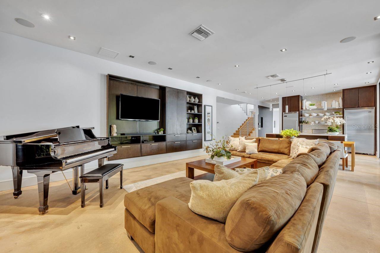 BEVERLY SHORES - Residential