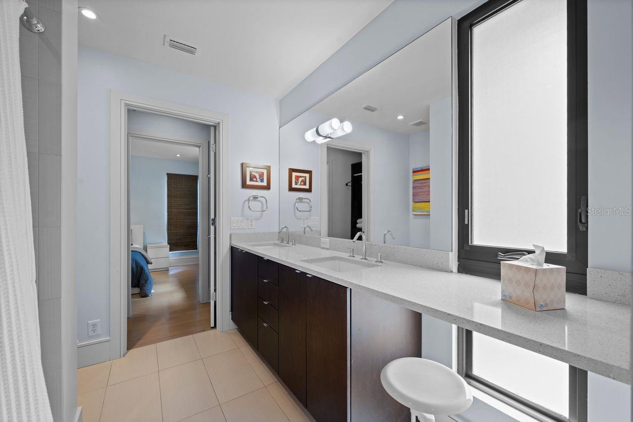 BEVERLY SHORES - Residential