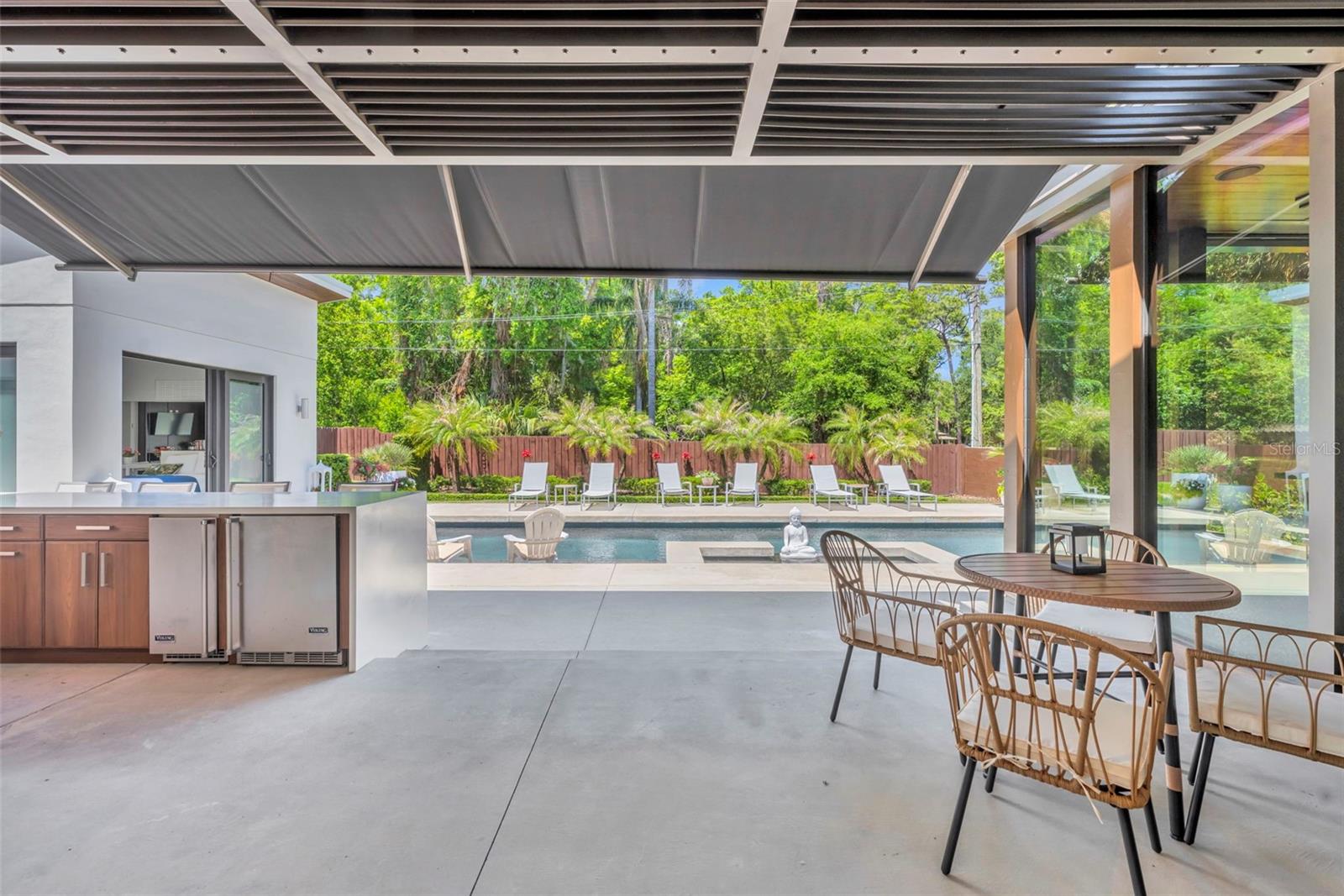BEVERLY SHORES - Residential
