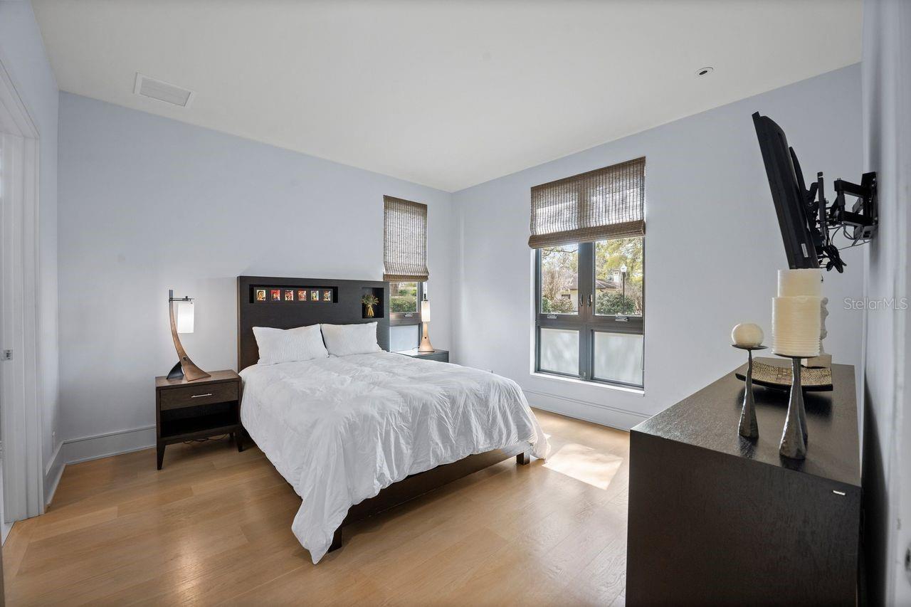 BEVERLY SHORES - Residential