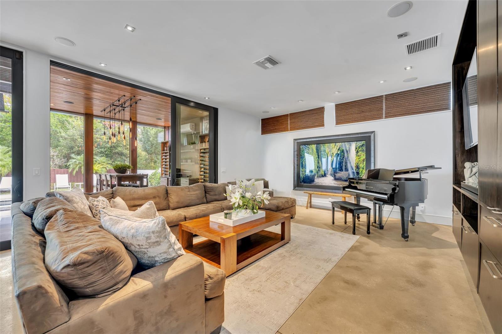 BEVERLY SHORES - Residential