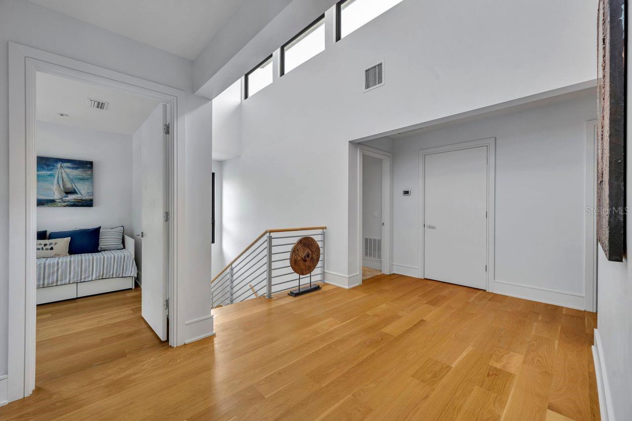 BEVERLY SHORES - Residential