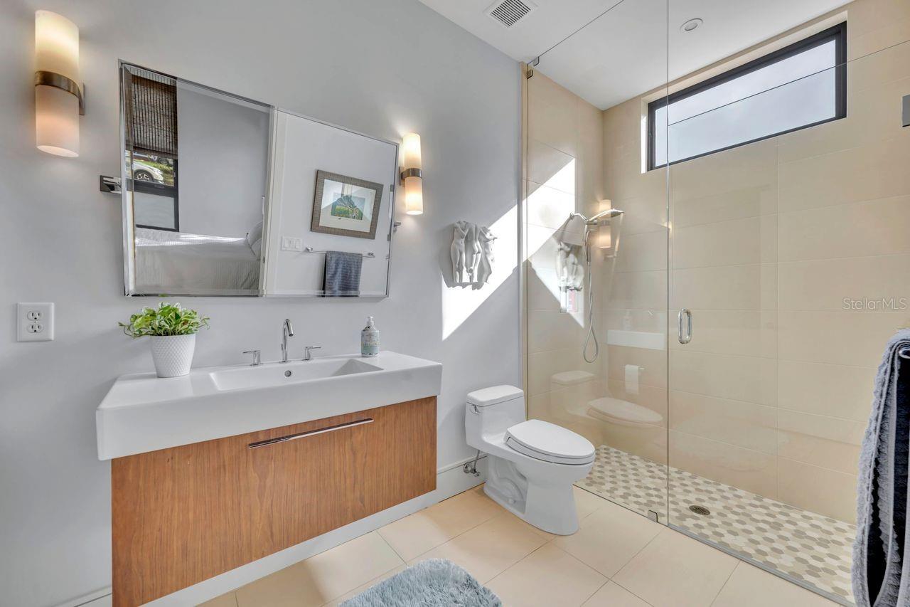 BEVERLY SHORES - Residential