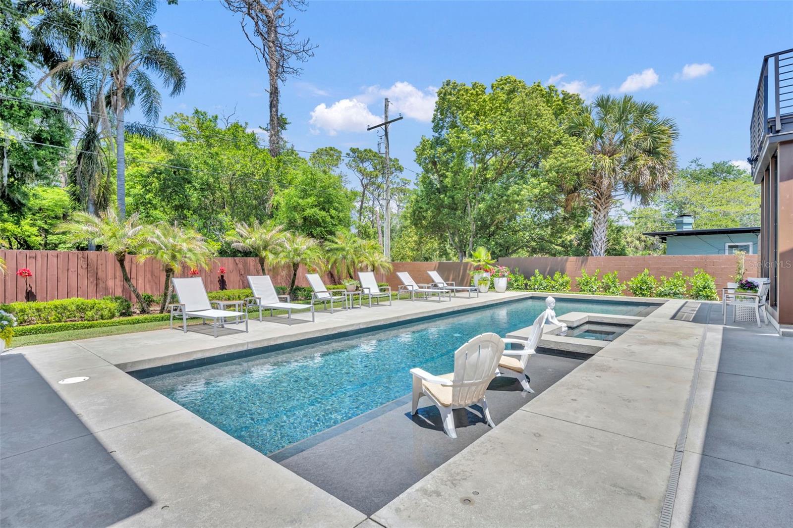 BEVERLY SHORES - Residential
