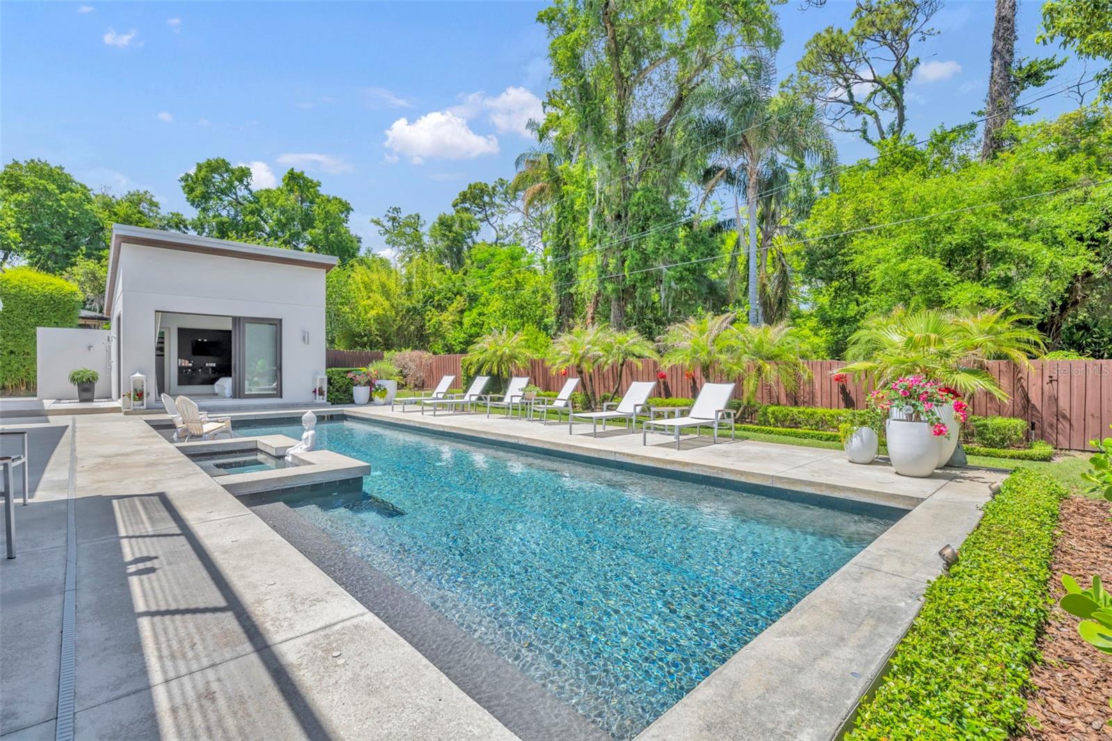 BEVERLY SHORES - Residential