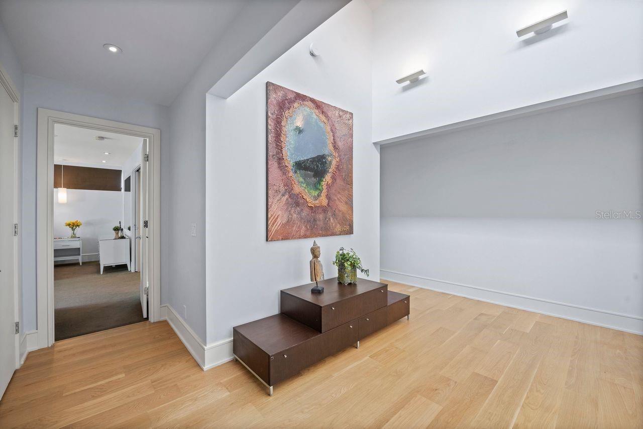 BEVERLY SHORES - Residential