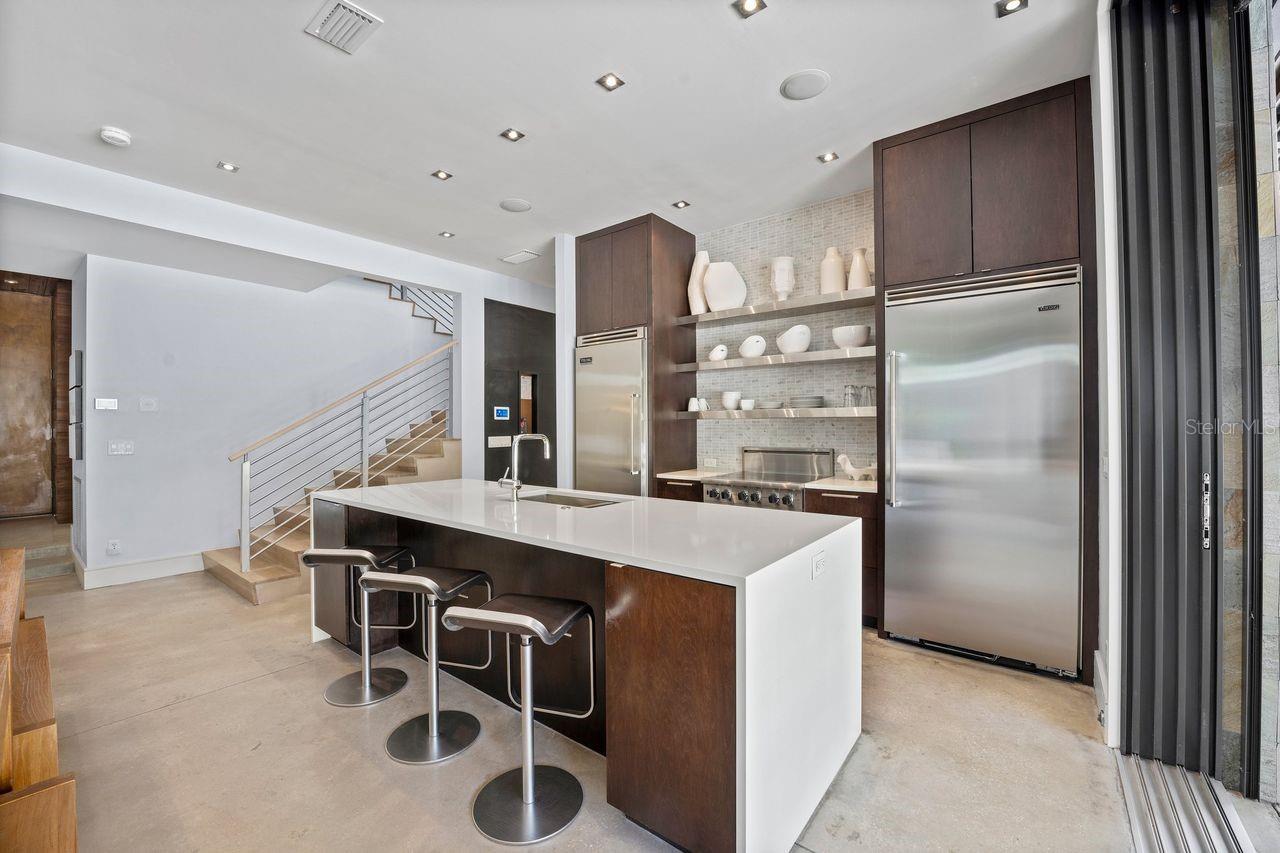 BEVERLY SHORES - Residential