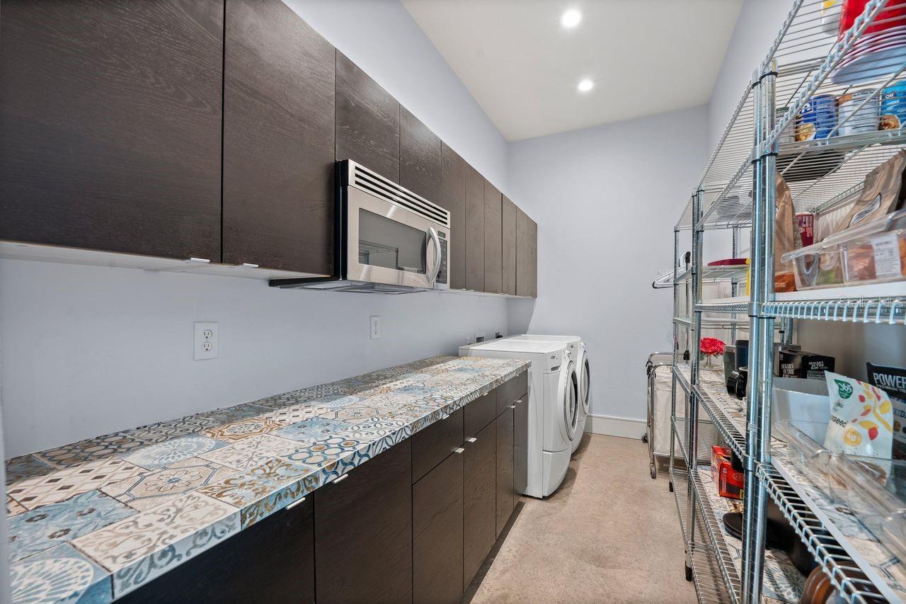 BEVERLY SHORES - Residential