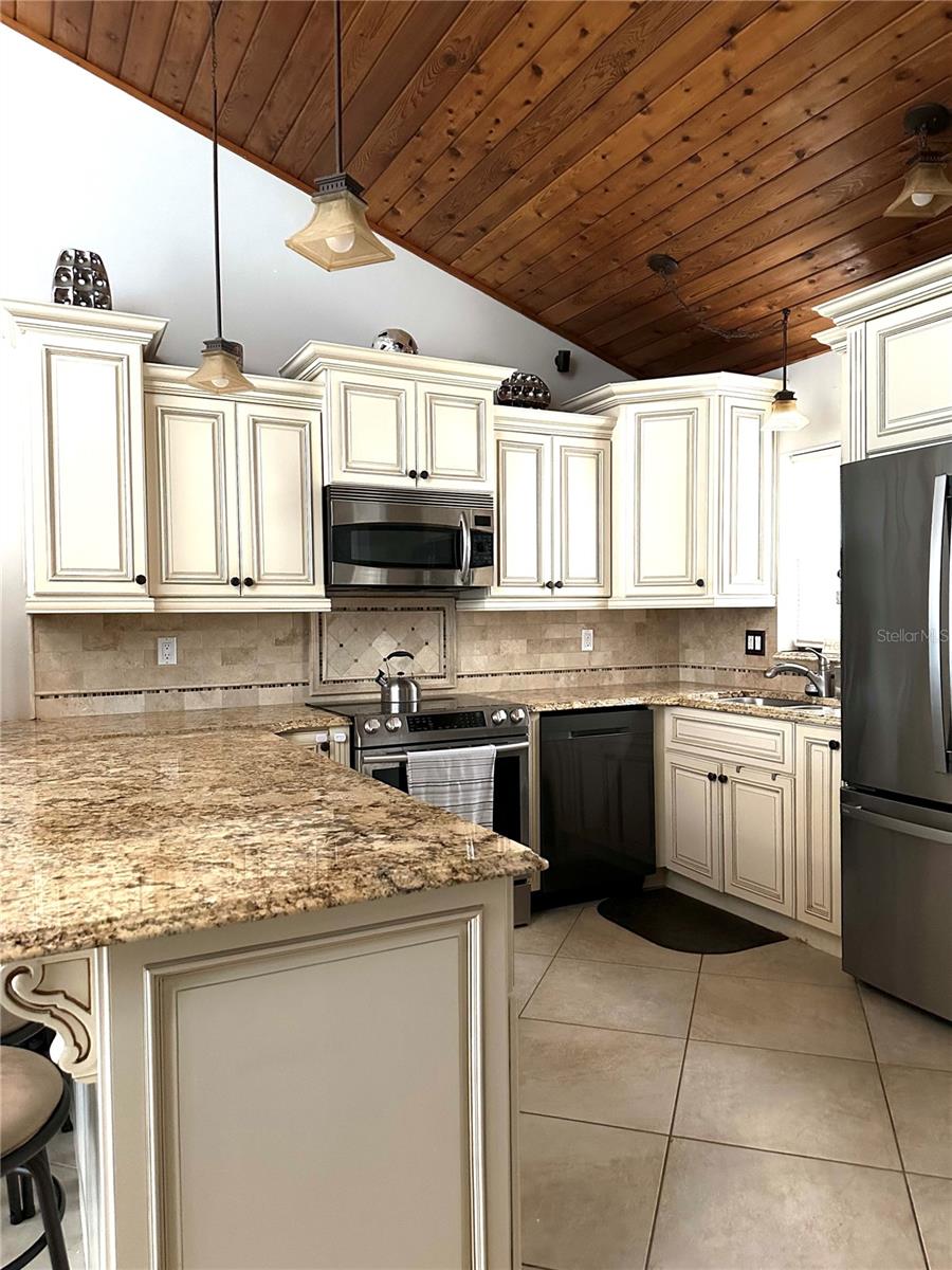 ASPENWOOD AT GRENELEFE PH 01 CONDO - Residential