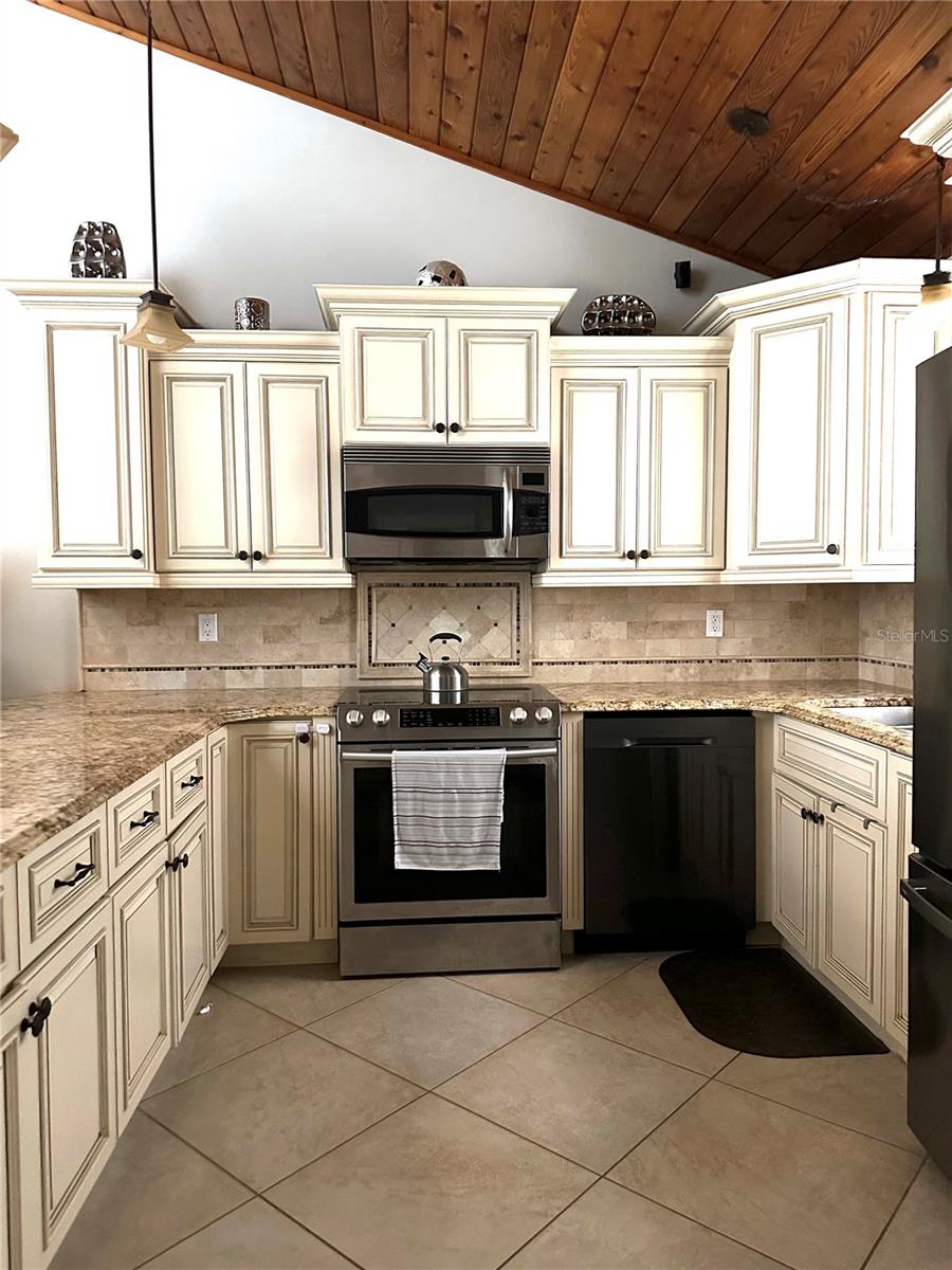 ASPENWOOD AT GRENELEFE PH 01 CONDO - Residential