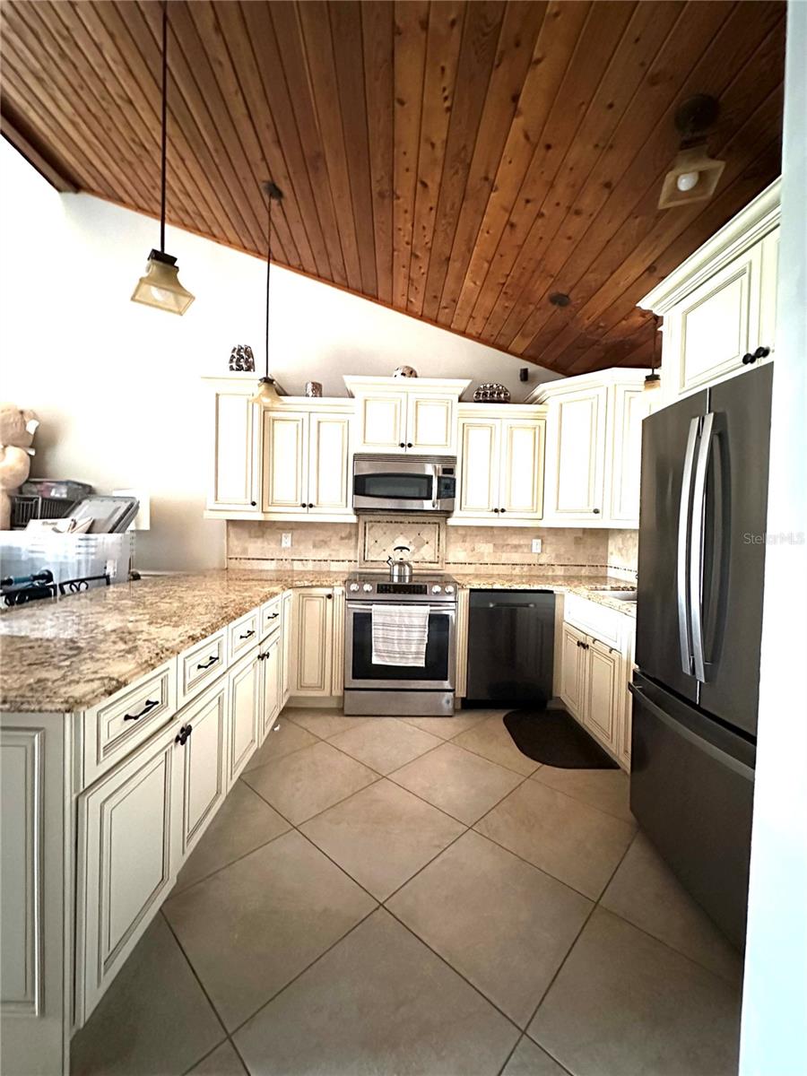 ASPENWOOD AT GRENELEFE PH 01 CONDO - Residential