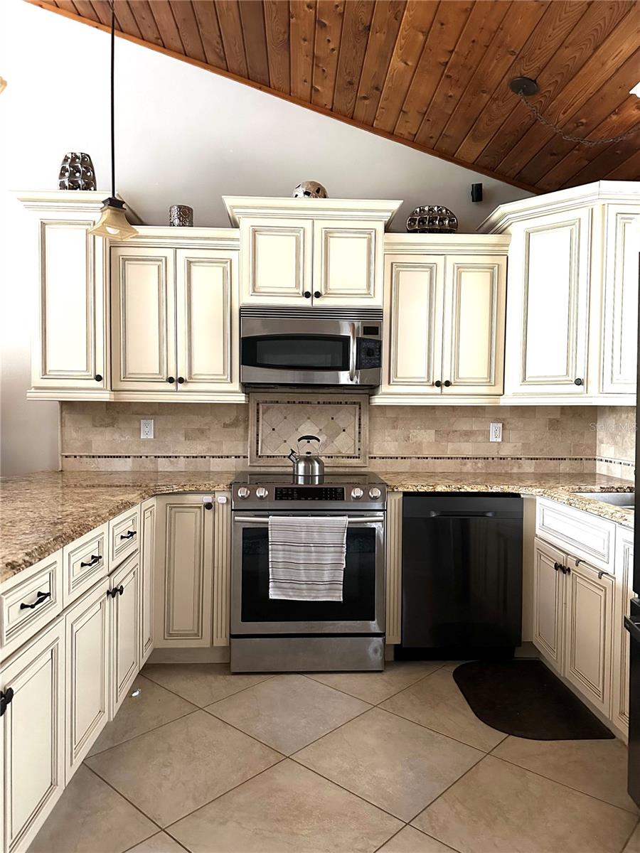 ASPENWOOD AT GRENELEFE PH 01 CONDO - Residential