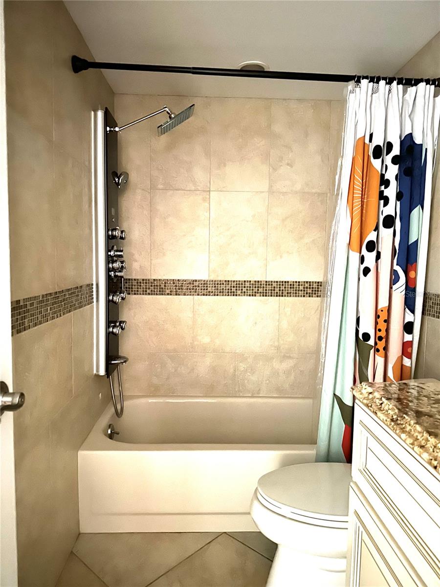 ASPENWOOD AT GRENELEFE PH 01 CONDO - Residential