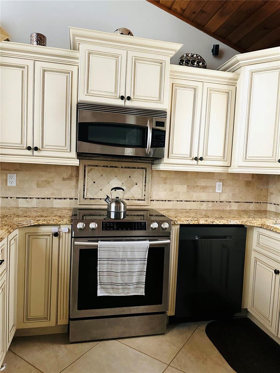 ASPENWOOD AT GRENELEFE PH 01 CONDO - Residential