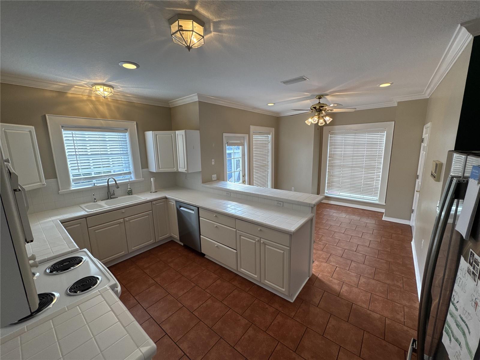 NORTH NEW SUBURB BEAUTIFUL - Residential