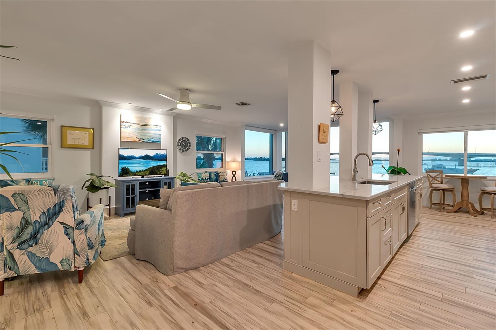 HARBOR HOUSE WEST - Residential