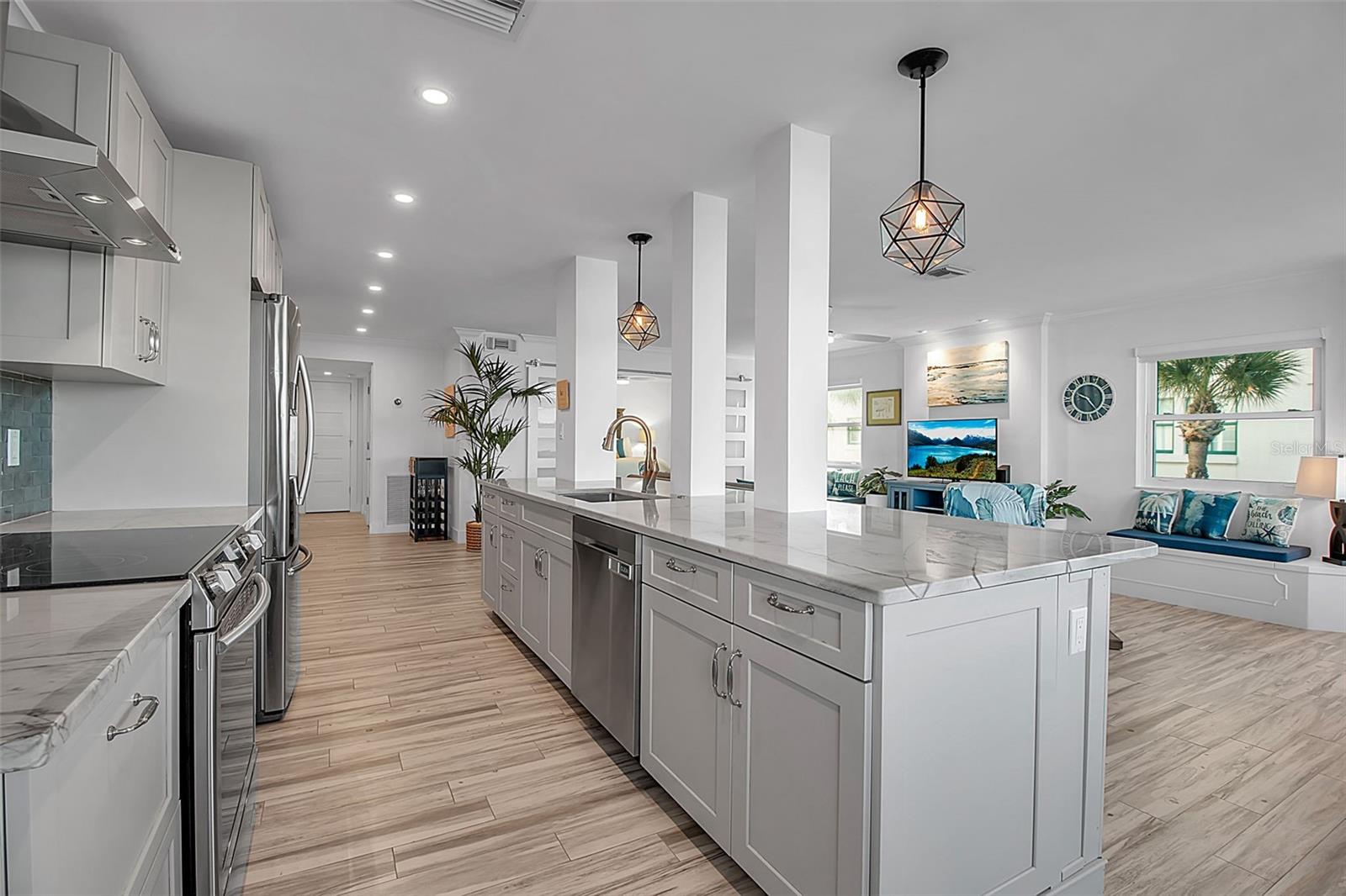 HARBOR HOUSE WEST - Residential