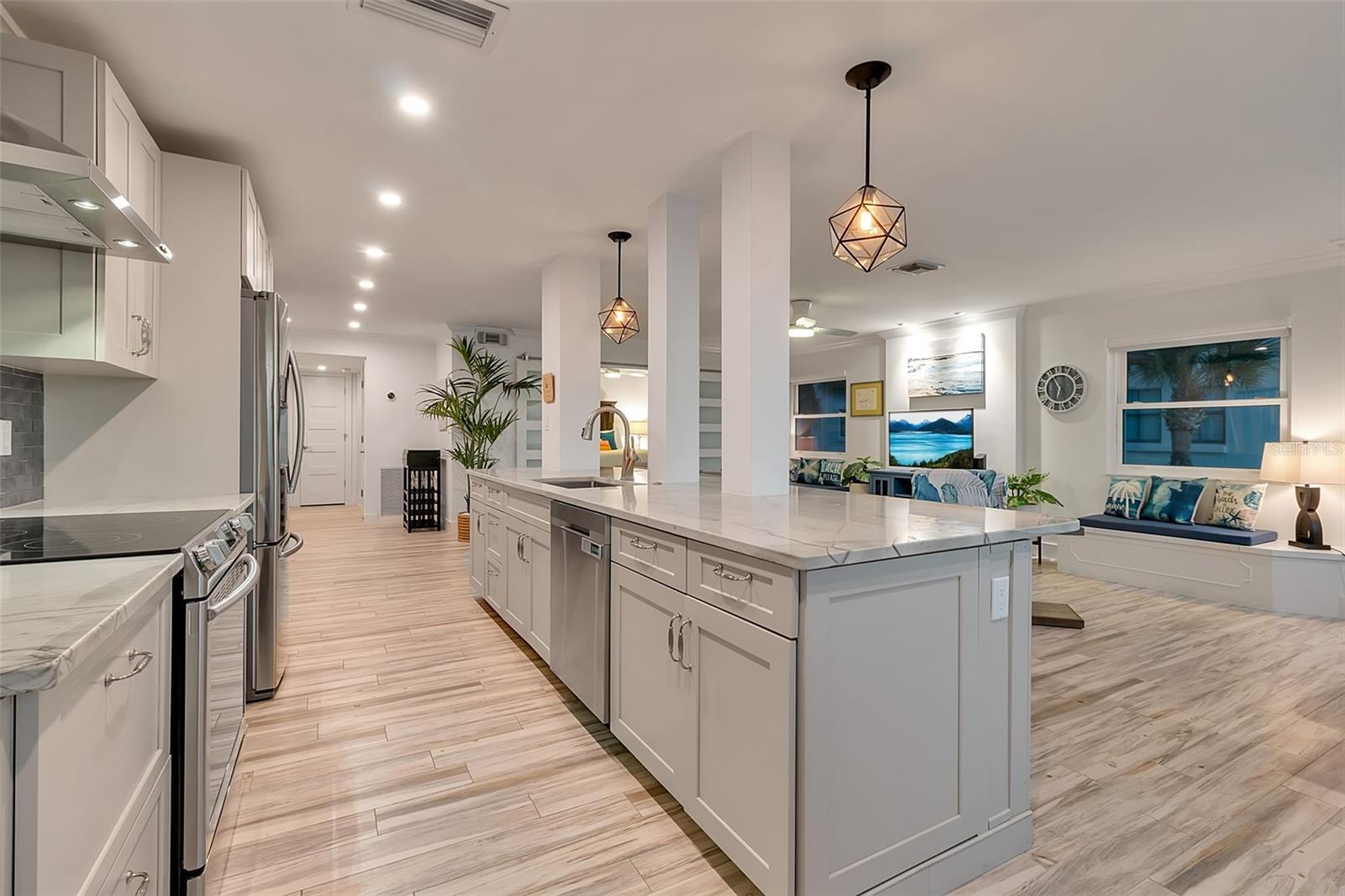 HARBOR HOUSE WEST - Residential