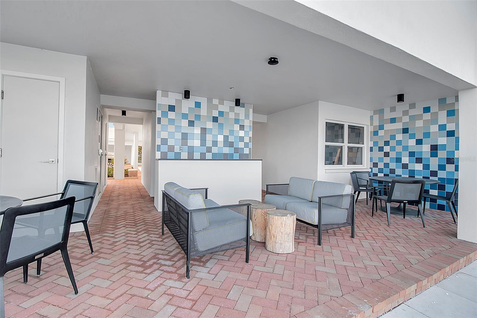 HARBOR HOUSE WEST - Residential