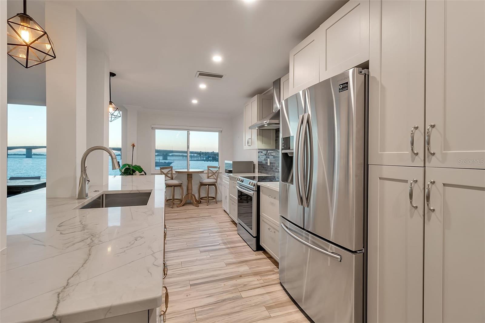 HARBOR HOUSE WEST - Residential