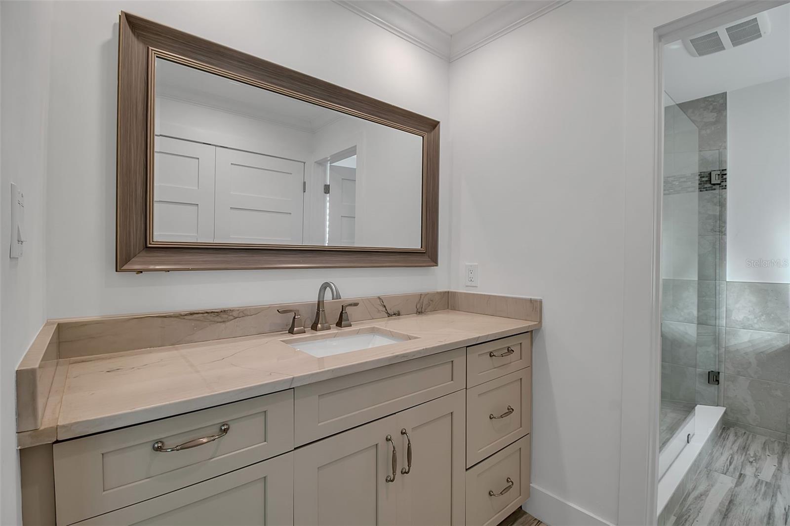 HARBOR HOUSE WEST - Residential