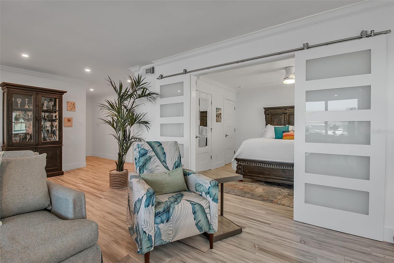 HARBOR HOUSE WEST - Residential