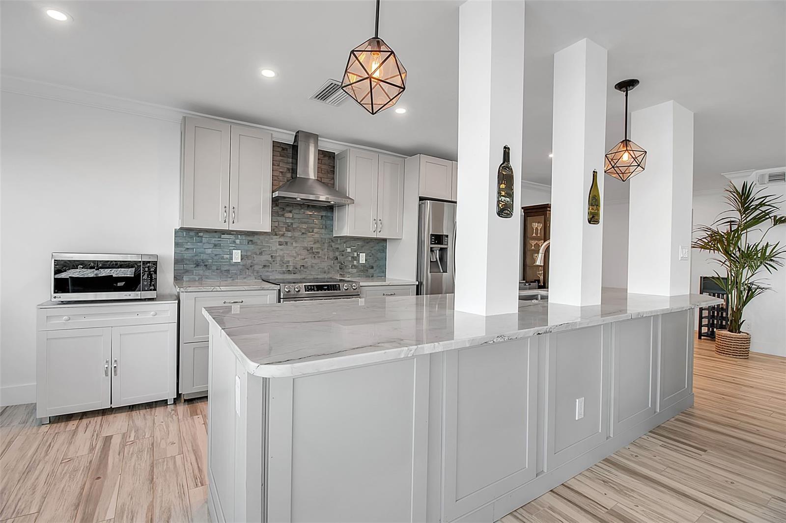 HARBOR HOUSE WEST - Residential