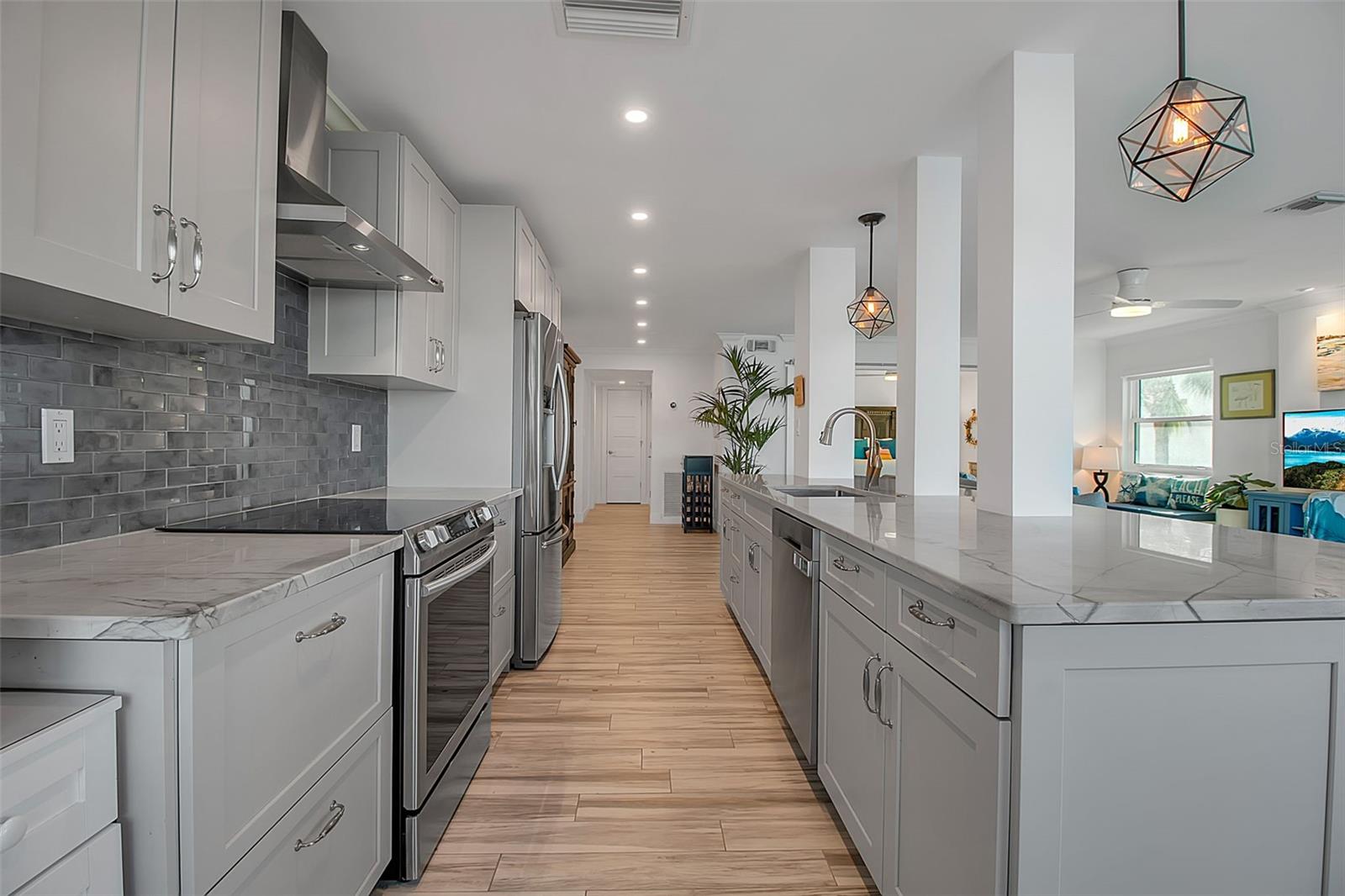 HARBOR HOUSE WEST - Residential