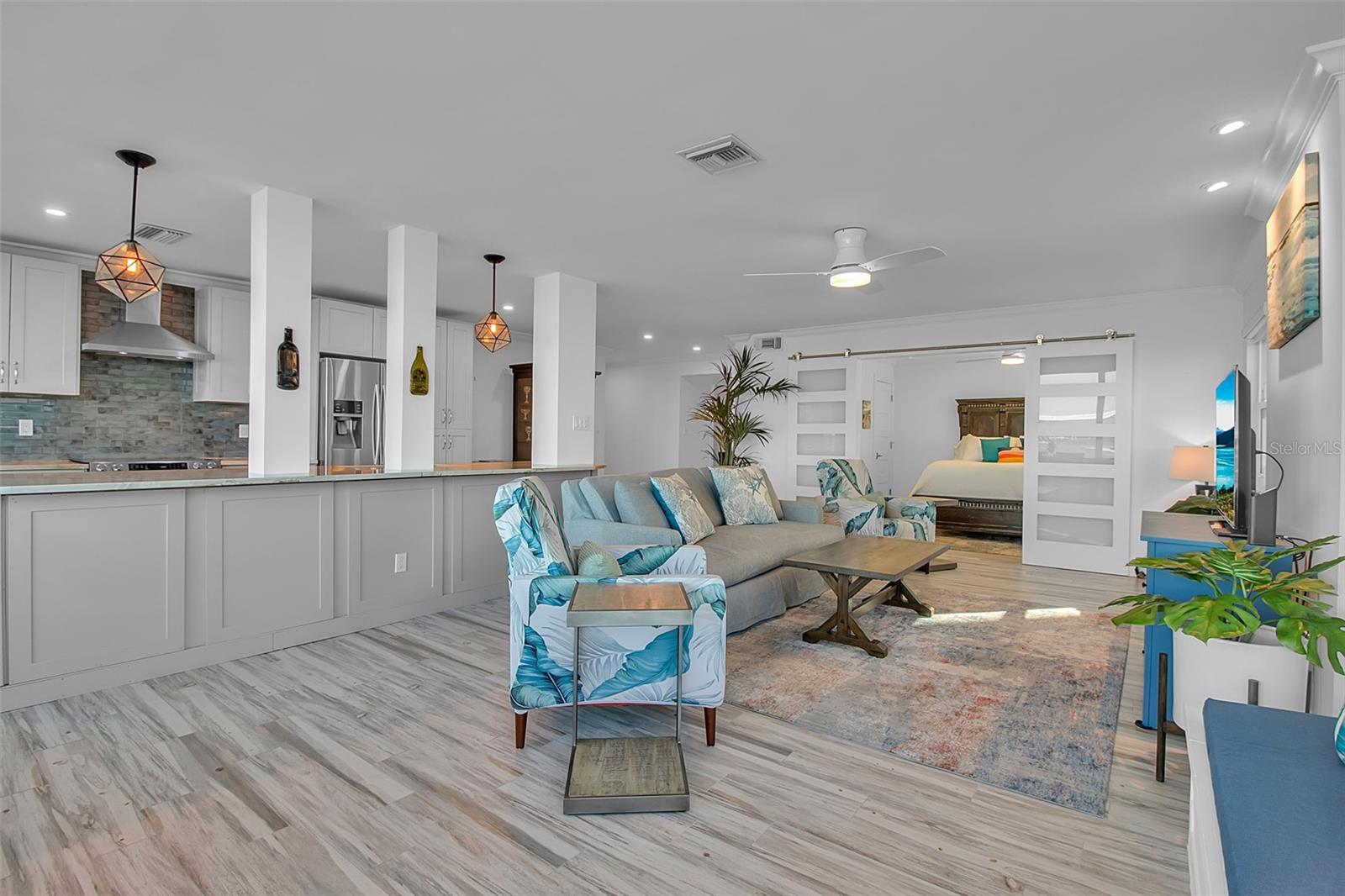 HARBOR HOUSE WEST - Residential