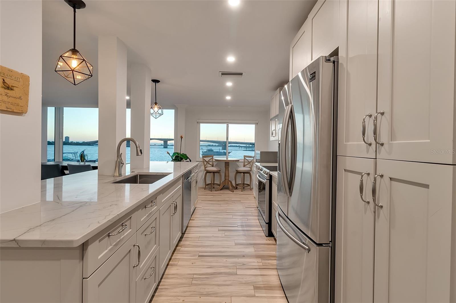 HARBOR HOUSE WEST - Residential