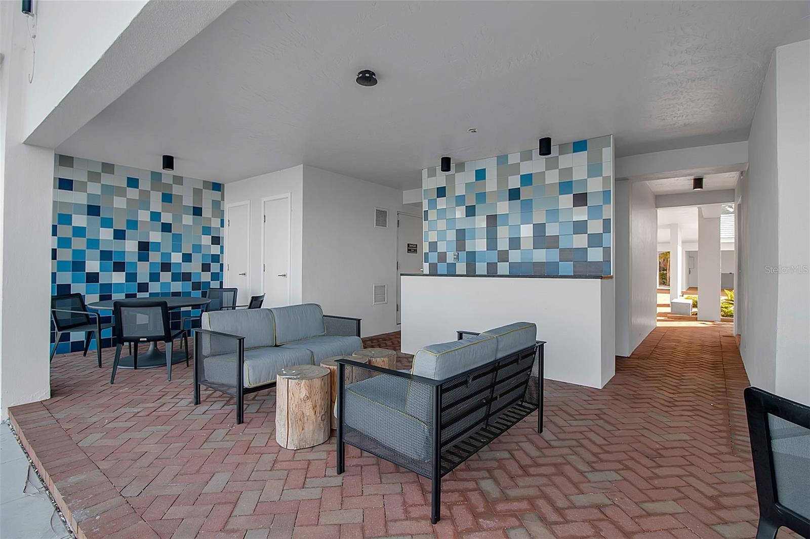 HARBOR HOUSE WEST - Residential