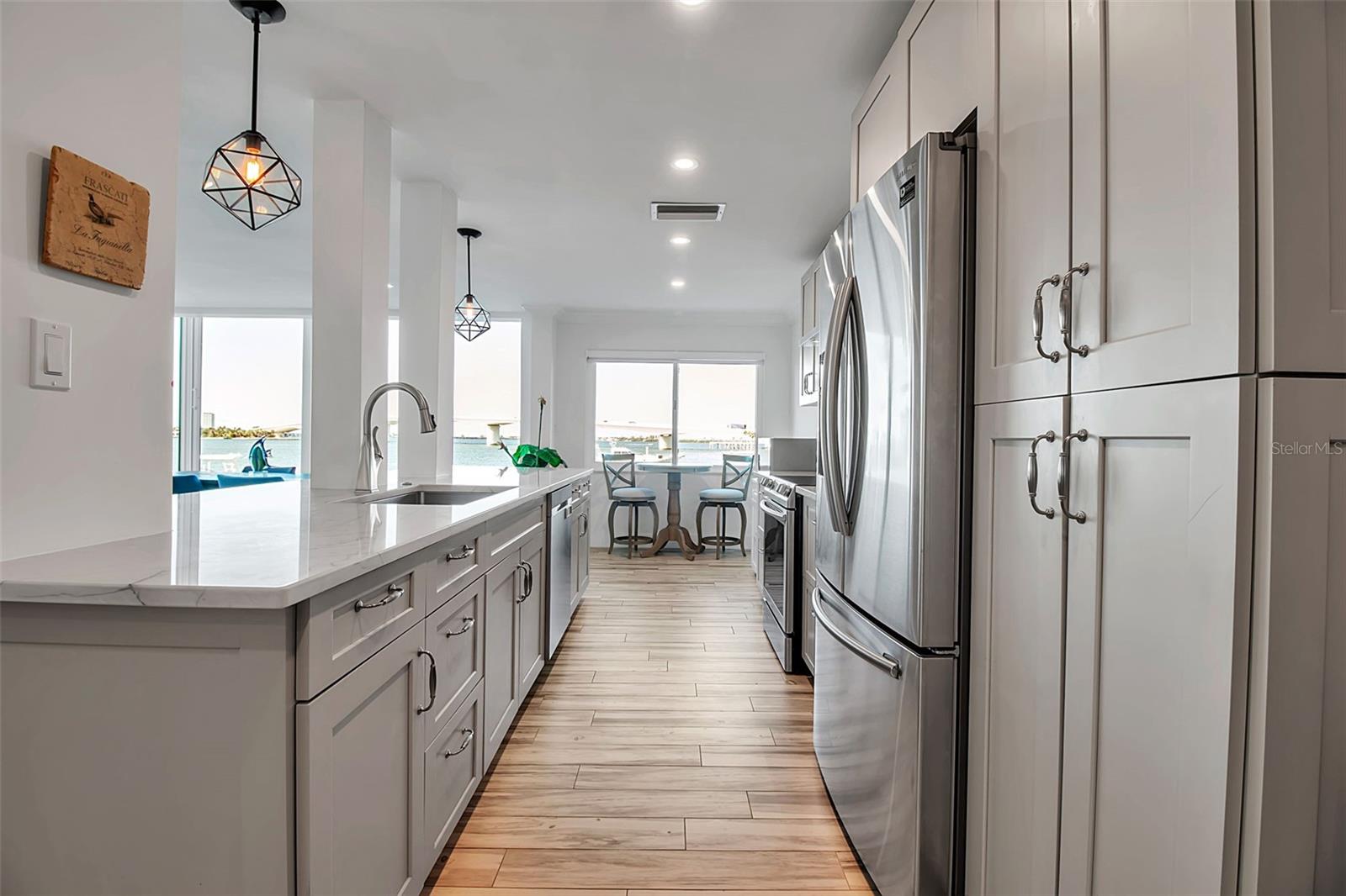 HARBOR HOUSE WEST - Residential