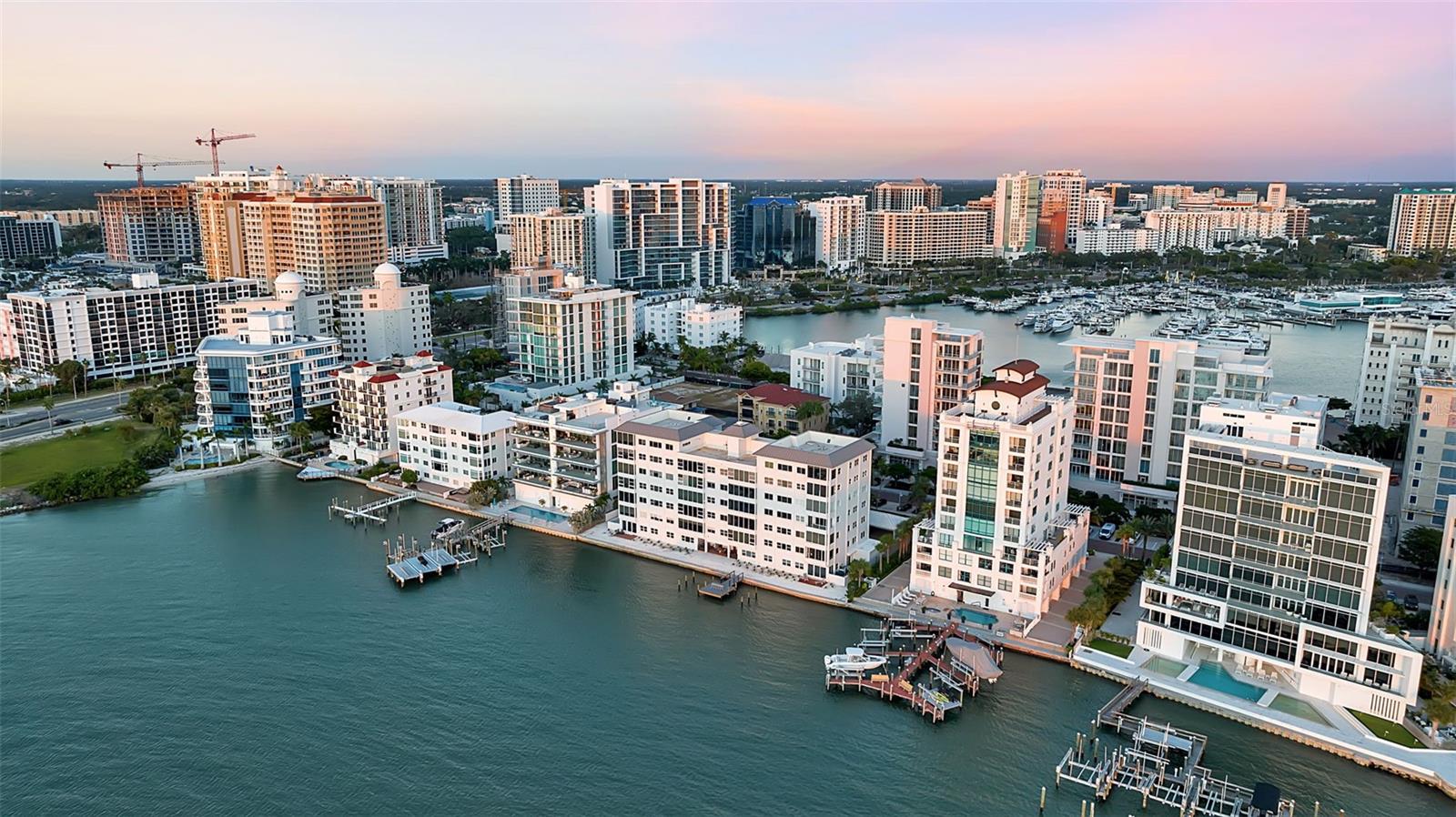 HARBOR HOUSE WEST - Residential