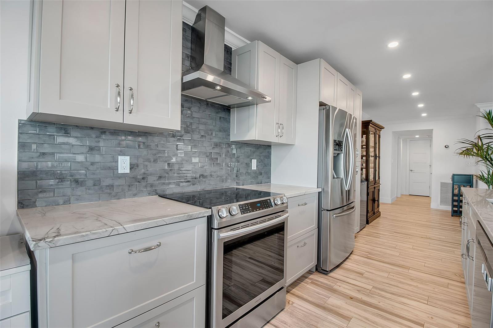 HARBOR HOUSE WEST - Residential