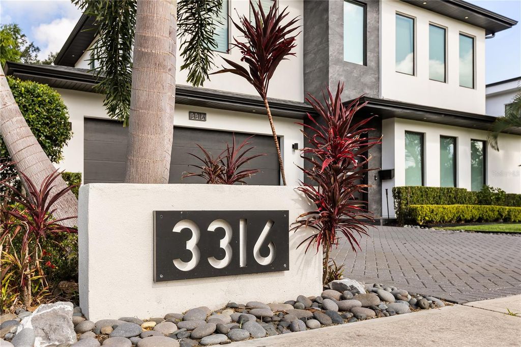 Photo of 3316 Helen Avenue, Orlando, FL 32804 (MLS # O6383809)