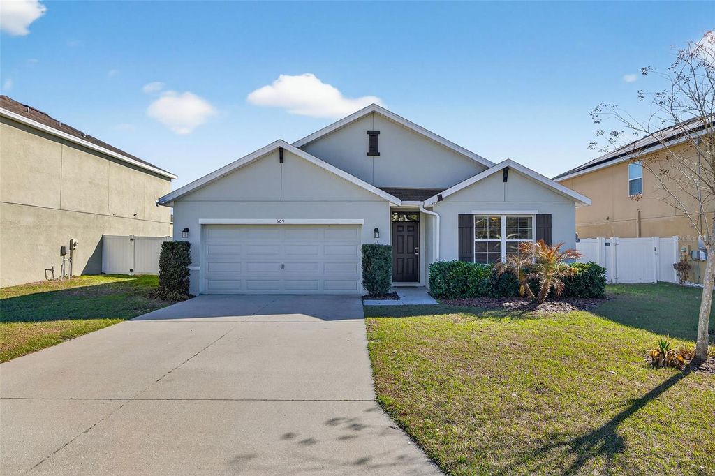 Photo of 509 Arbequina Court, Plant City, FL 33566 (MLS # TB8481384)