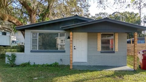 A home in PLANT CITY