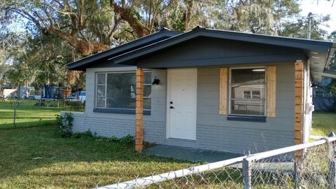 A home in PLANT CITY