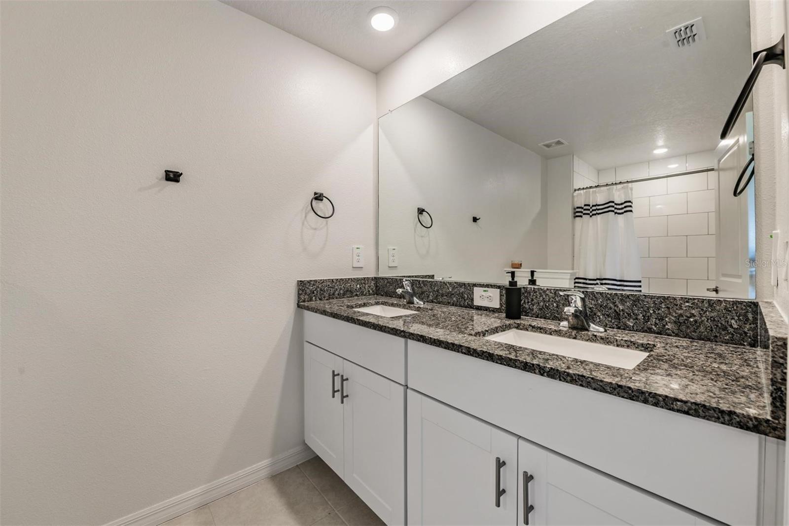 SEAIRE TOWNHOMES - Residential