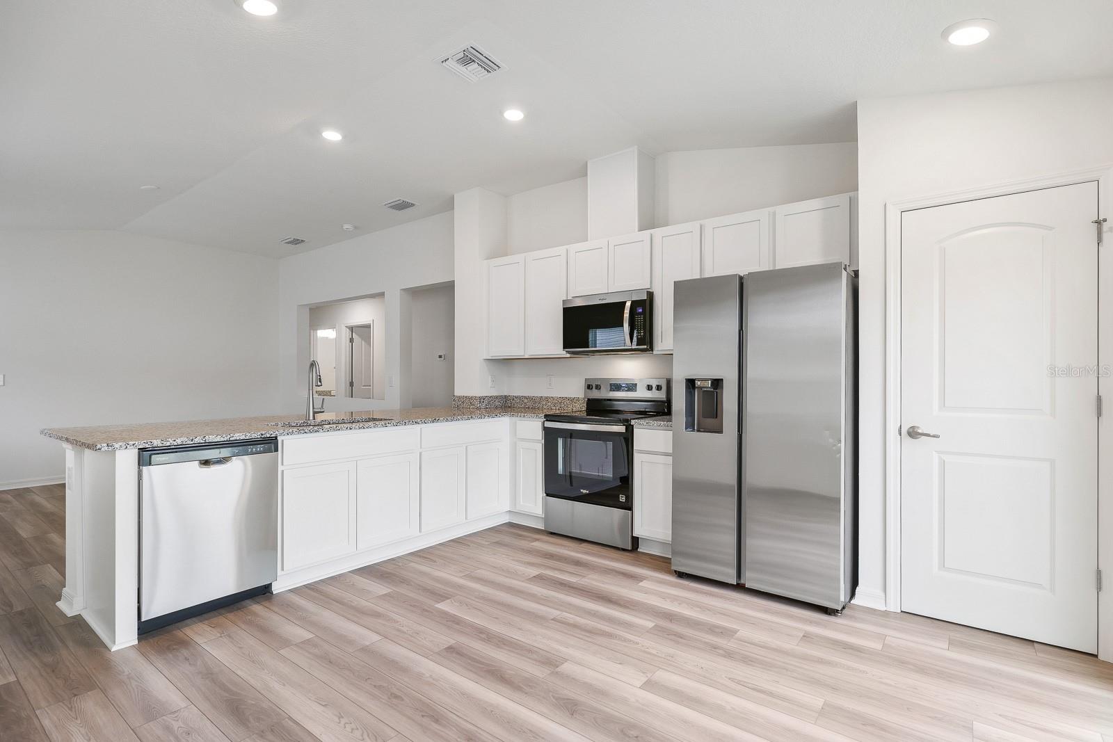 0772500; PEPPER GROVE PH I; LOT 20; PB 0085/0196 - Residential Lease