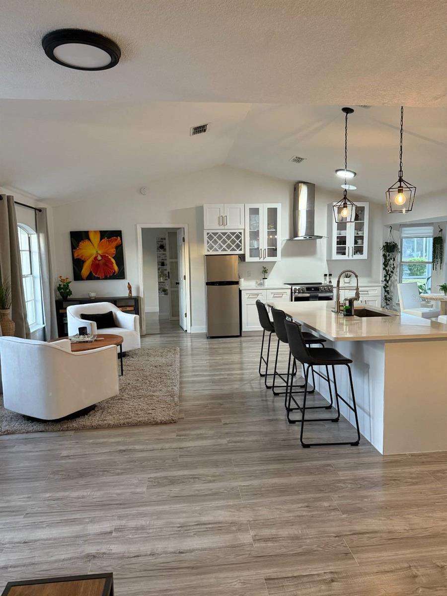 896 HUNTERS CREEK DRIVE