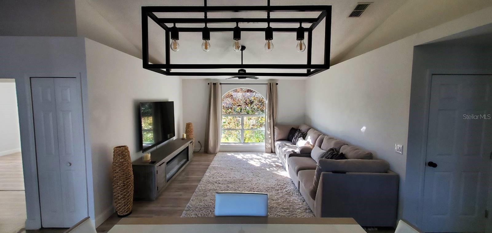 896 HUNTERS CREEK DRIVE